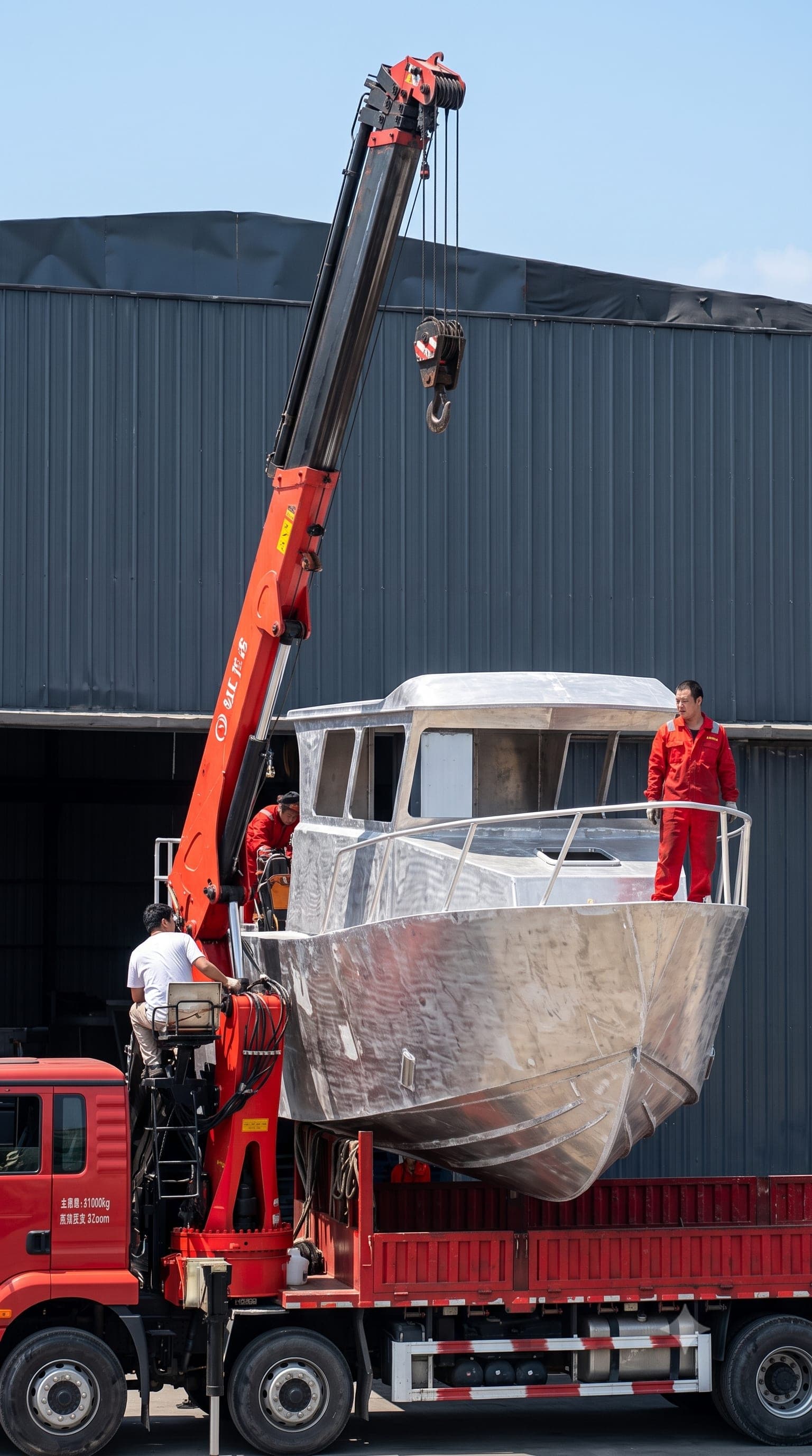 Aluminum catamaran hull construction